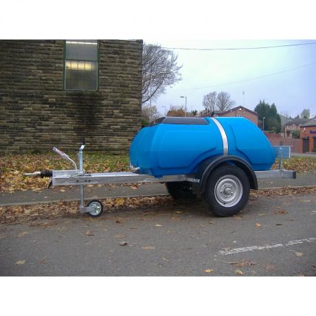 Highway towable water bowser for hire